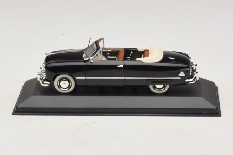 Ford FL Cabriolet Sort Minichamps 1:43 Ford FL Cabriolet Sort Minichamps 1:43 400082231 Metal