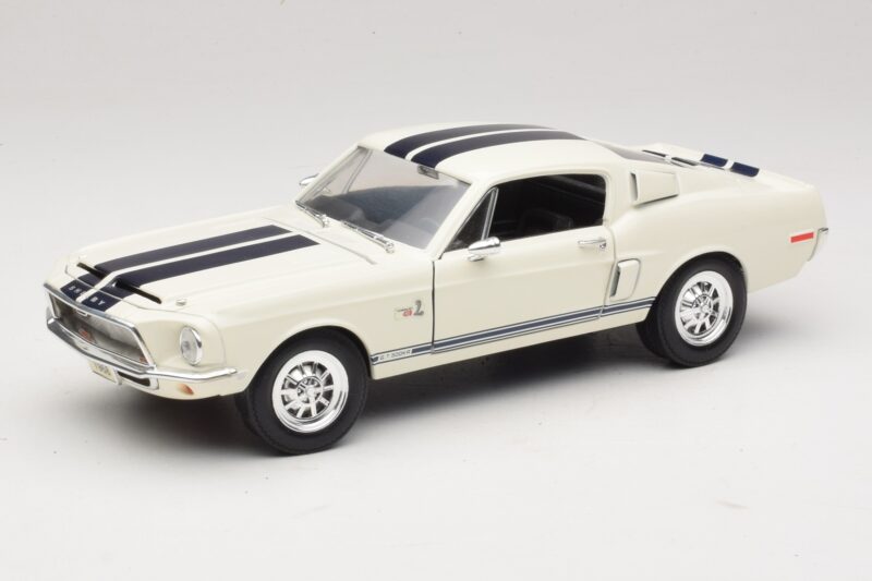 Ford Shelby GT500KR Hvid Road Legends 1:18 92168 Metal
