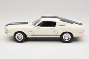 Ford Shelby GT500KR Hvid Road Legends 1:18 92168 Metal — billede 4 af 8