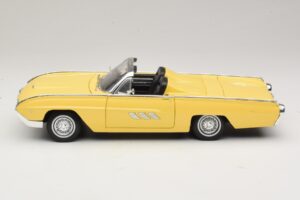 Ford Thunderbird Cabriolet Gul Anson 1:18 30334-P1 Metal — billede 4 af 8