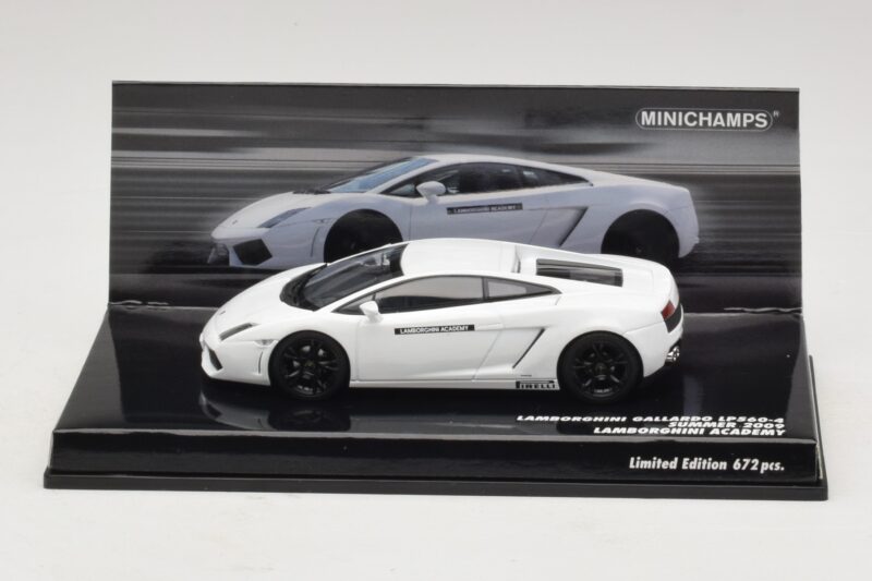 Lamborghini Gallardo LP560-4 Academy Hvid Minichamps 1:43 Lamborghini Gallardo LP560-4 Academy Hvid Minichamps 1:43 436103801 Metal