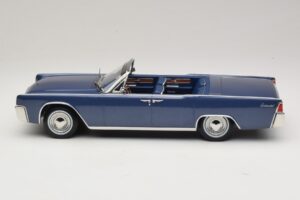 Lincoln Continental Convertible Blå Metallic The Lincoln Lawyer KK-Scale 1:18 KKDC181522 Metal — billede 4 af 7