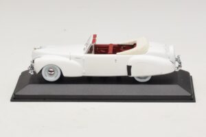Lincoln Continental Cabriolet Hvid Minichamps 1:43 Lincoln Continental Cabriolet Hvid Minichamps 1:43 400082501 Metal