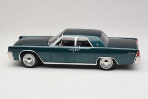 Lincoln Continental Mørkegrøn Metallic Matrix Reloaded & Revolutions KK-Scale 1:18 KKDC181481 Metal — billede 3 af 6