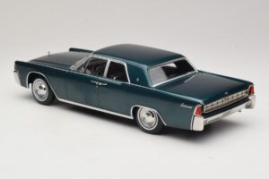 Lincoln Continental Mørkegrøn Metallic Matrix Reloaded & Revolutions KK-Scale 1:18 KKDC181481 Metal — billede 5 af 6