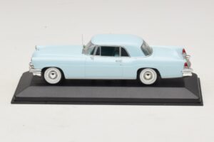 Lincoln Continental Mark II Lyseblå Minichamps 1:43 Lincoln Continental Mark II Lyseblå Minichamps 1:43 400082304 Metal
