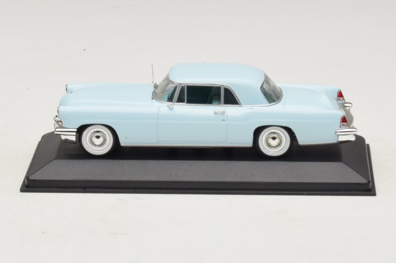 Lincoln Continental Mark II Lyseblå Minichamps 1:43 400082304 Metal