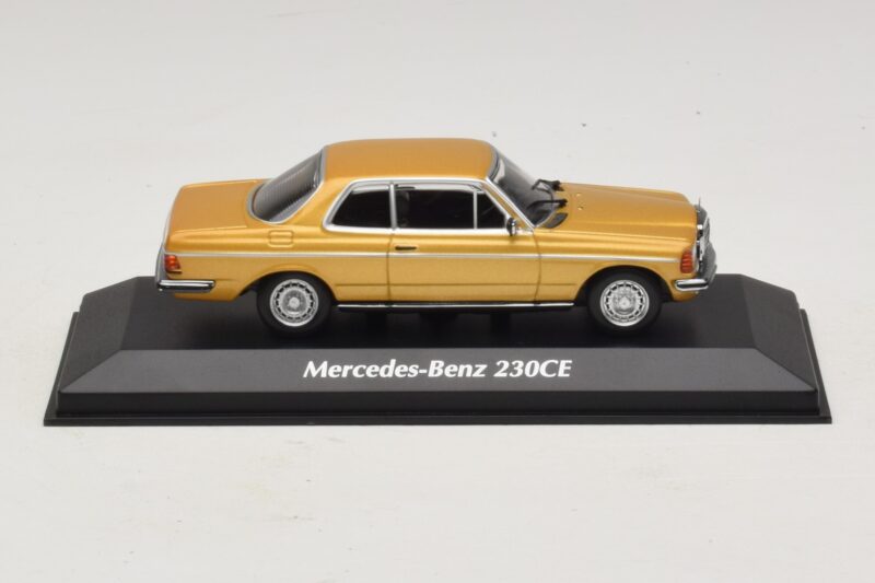 Mercedes 230 CE C123 Guld Metallic Maxichamps 1:43 940032220 Metal