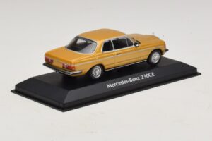 Mercedes 230 CE C123 Guld Metallic Maxichamps 1:43 940032220 Metal — billede 2 af 5