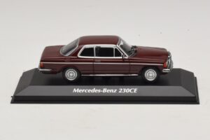 Mercedes 230 CE C123 Rød Maxichamps 1:43 940032221 Metal
