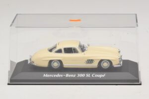 Mercedes 300 SL W198 Hvid Maxichamps 1:43 940039002 Metal — billede 4 af 5
