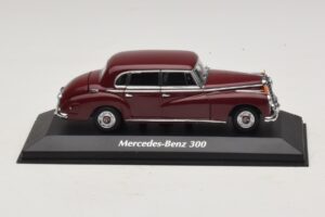 Mercedes 300 W186 Mørkerød Maxichamps 1:43 940039060 Metal