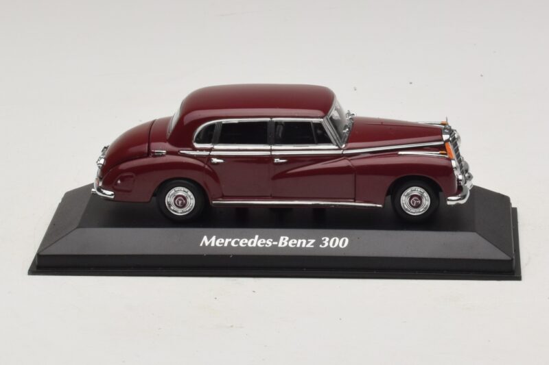 Mercedes 300 W186 Mørkerød Maxichamps 1:43 940039060 Metal
