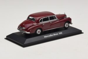 Mercedes 300 W186 Mørkerød Maxichamps 1:43 940039060 Metal — billede 2 af 5