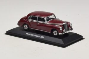Mercedes 300 W186 Mørkerød Maxichamps 1:43 940039060 Metal — billede 3 af 5