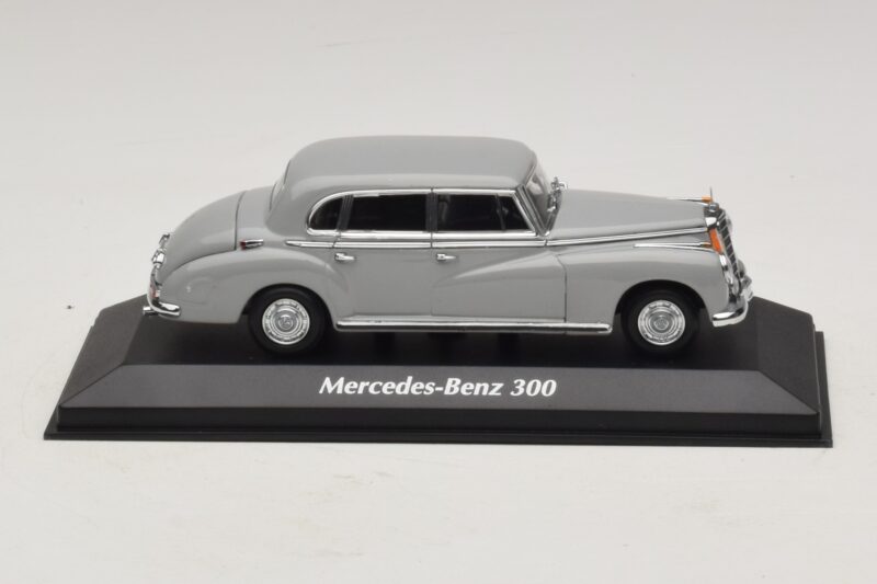 Mercedes 300 W186 Grå Maxichamps 1:43 Mercedes 300 W186 Grå Maxichamps 1:43 940039061 Metal
