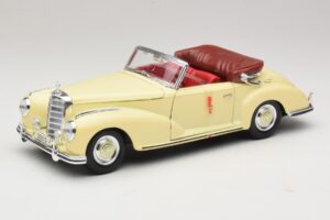Mercedes 300S Cremefarvet Maisto 1:18 31806 Metal