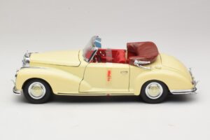 Mercedes 300S Cremefarvet Maisto 1:18 31806 Metal — billede 4 af 8