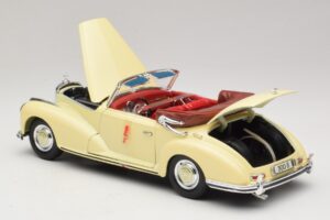 Mercedes 300S Cremefarvet Maisto 1:18 31806 Metal — billede 5 af 8