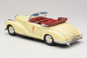 Mercedes 300S Cremefarvet Maisto 1:18 31806 Metal — billede 7 af 8