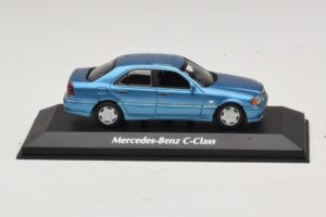 Mercedes C-Class W202 Blå Metallic Maxichamps 1:43 940037060 Metal