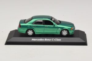 Mercedes C-Class W202 Grøn Metallic Maxichamps 1:43 940037061 Metal