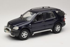 Mercedes ML320 W163 Blå Maisto 1:18 31847 Metal
