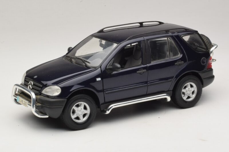 Mercedes ML320 W163 Blå Maisto 1:18 31847 Metal