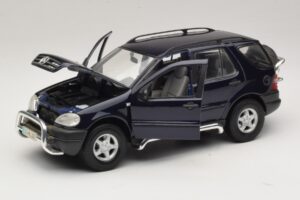 Mercedes ML320 W163 Blå Maisto 1:18 31847 Metal — billede 2 af 8