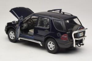 Mercedes ML320 W163 Blå Maisto 1:18 31847 Metal — billede 5 af 8