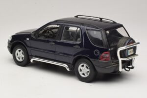 Mercedes ML320 W163 Blå Maisto 1:18 31847 Metal — billede 7 af 8