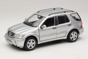 Mercedes ML55 AMG W163 Sølv Maisto 1:18 31876-P1 Metal