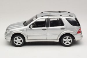 Mercedes ML55 AMG W163 Sølv Maisto 1:18 31876-P1 Metal — billede 4 af 8