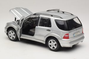 Mercedes ML55 AMG W163 Sølv Maisto 1:18 31876-P1 Metal — billede 5 af 8