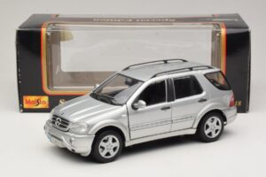 Mercedes ML55 AMG W163 Sølv Maisto 1:18 31876-P1 Metal — billede 8 af 8