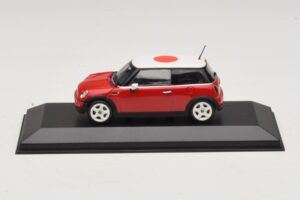 Mini Cooper One R50 Rød Med Japansk Flag Minichamps 1:43 Mini Cooper One R50 Rød Med Japansk Flag Minichamps 1:43 MINI034 Metal