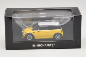 Mini Cooper One R50 med Aero-pakke Gul Minichamps 1:43 431138274 Metal — billede 4 af 4