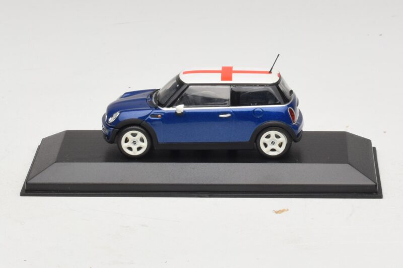Mini Cooper S R53 Blå Med Engelsk Flag Minichamps 1:43 MINI012 Metal