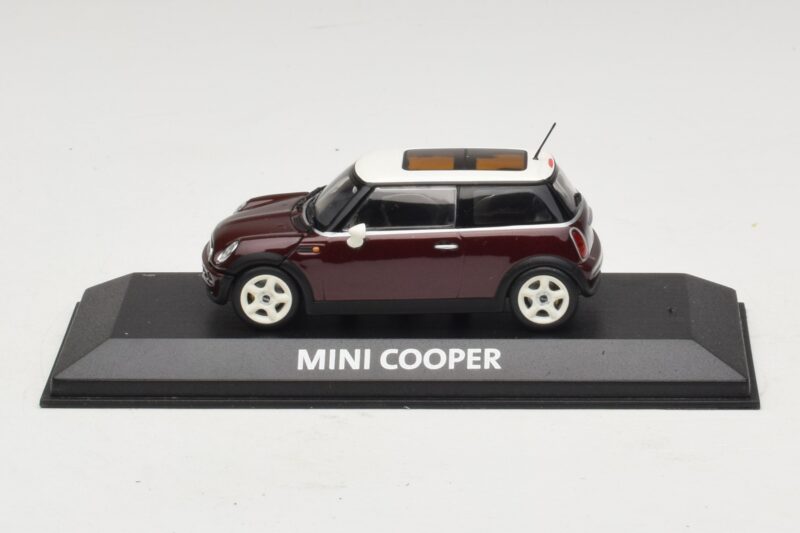 Mini Cooper S R53 Mørkerød Med Panoramatag Minichamps 1:43 Mini Cooper S R53 Mørkerød Med Panoramatag Minichamps 1:43 MINI019 Metal