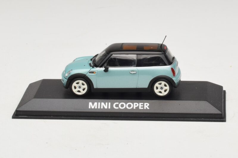 Mini Cooper S R53 Lyseblå Metallic Med Sort Tag Minichamps 1:43 MINI030 Metal