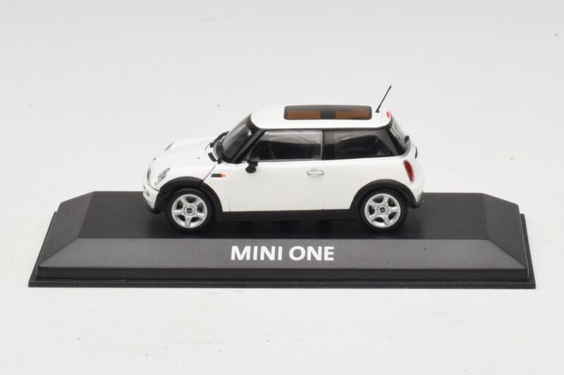 Mini Cooper S R53 Hvid Med Panoramatag Minichamps 1:43 MINI020 Metal