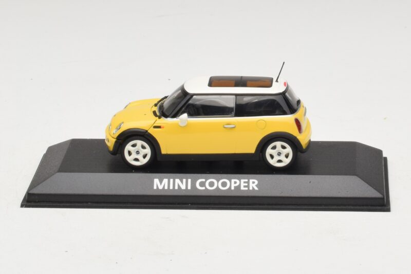 Mini Cooper S R53 Gul Med Gult Panoramatag Minichamps 1:43 Mini Cooper S R53 Gul Med Gult Panoramatag Minichamps 1:43 MINI029 Metal
