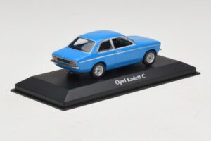 Opel Kadett C Blå Maxichamps 1:43 940045601 Metal — billede 2 af 5