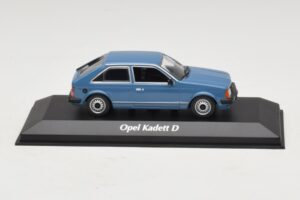 Opel Kadett D Blå Maxichamps 1:43 Opel Kadett D Blå Maxichamps 1:43 940044100 Metal