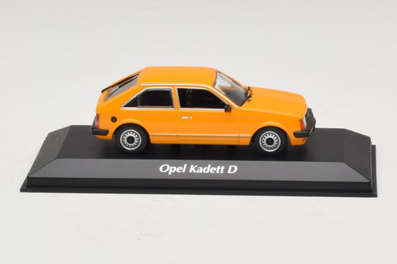 Opel Kadett D Orange Maxichamps 1:43 Opel Kadett D Orange Maxichamps 1:43 940044101 Metal