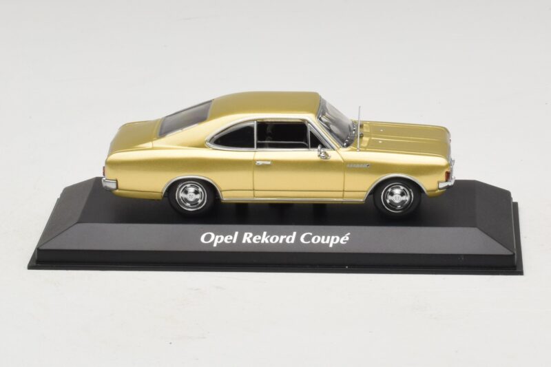 Opel Rekord C Coupé Guld Maxichamps 1:43 Opel Rekord C Coupé Guld Maxichamps 1:43 940046120 Metal