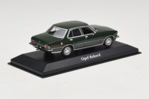 Opel Rekord D Mørkegrøn Maxichamps 1:43 940044001 Metal — billede 2 af 5