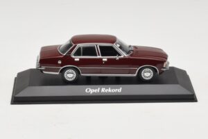 Opel Rekord D Mørkerød Maxichamps 1:43 Opel Rekord D Mørkerød Maxichamps 1:43 940044000 Metal