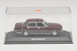 Opel Rekord D Mørkerød Maxichamps 1:43 940044000 Metal — billede 4 af 5