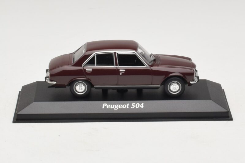 Peugeot 504 Mørkerød Maxichamps 1:43 Peugeot 504 Mørkerød Maxichamps 1:43 940112500 Metal